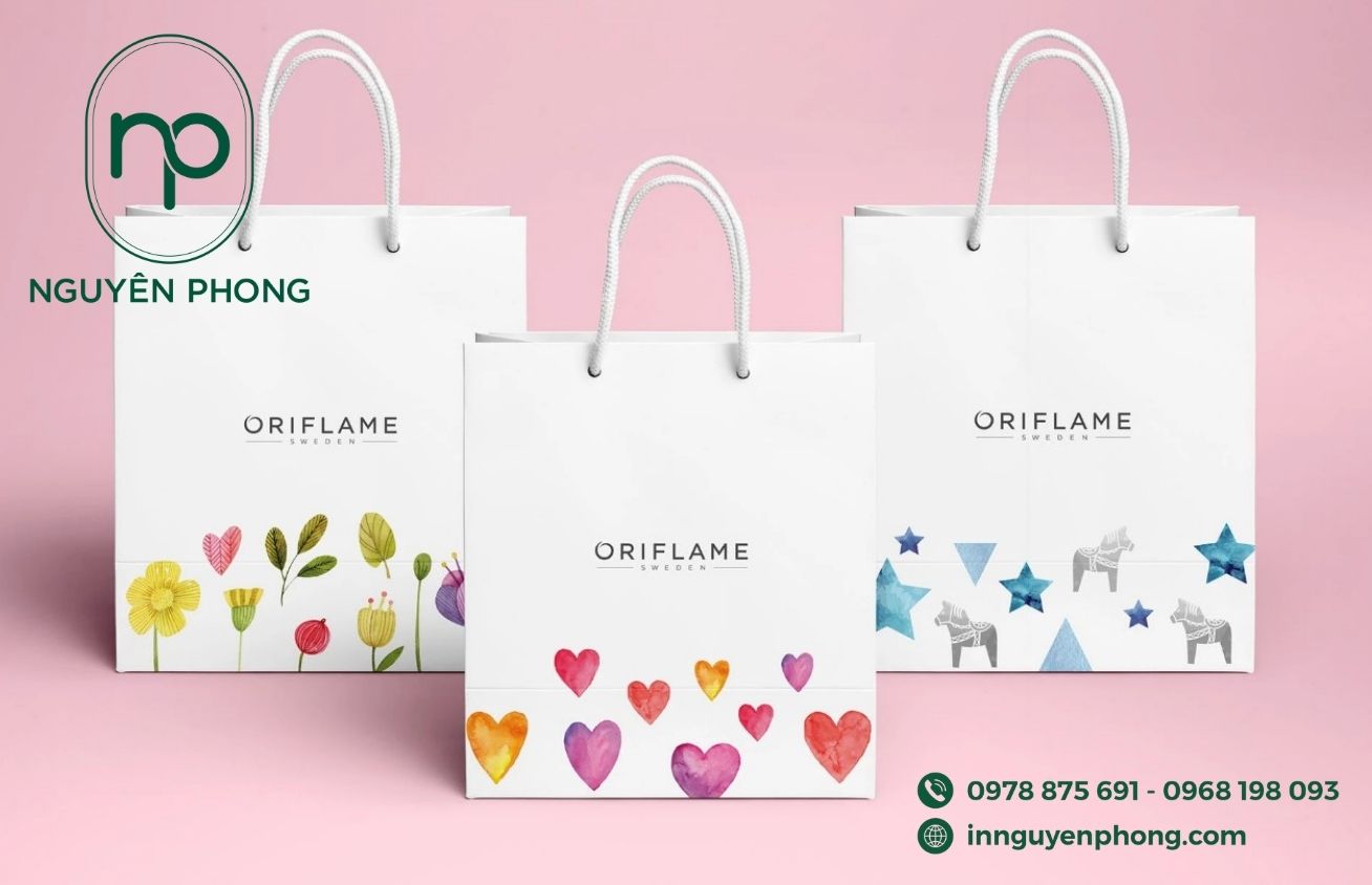 Mẫu túi giấy kraft trắng đựng hoa in hình 